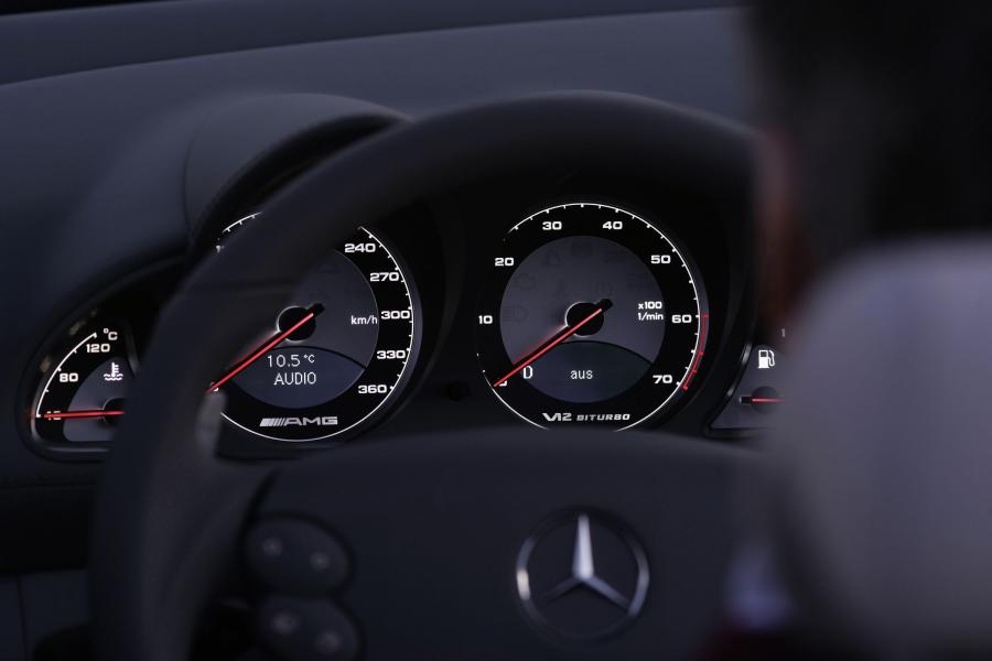  Mercedes-Benz SL65 AMG 2006 года  (фото 18 из 28)